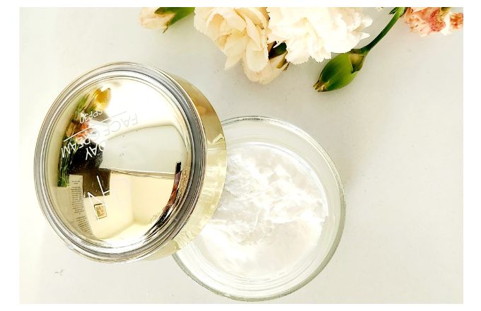 Четири лесни стъпки, с които да съживите кожата си с продукти на Calinachi cosmetics